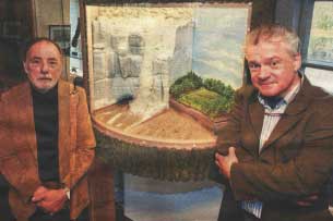 Foto Hans Brinkering en Eric Brinckmann vooraan de diorama