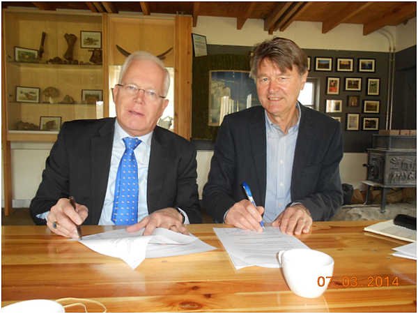 Willem Horvàth en Kees Joose ondertekenen sponsorcontract
